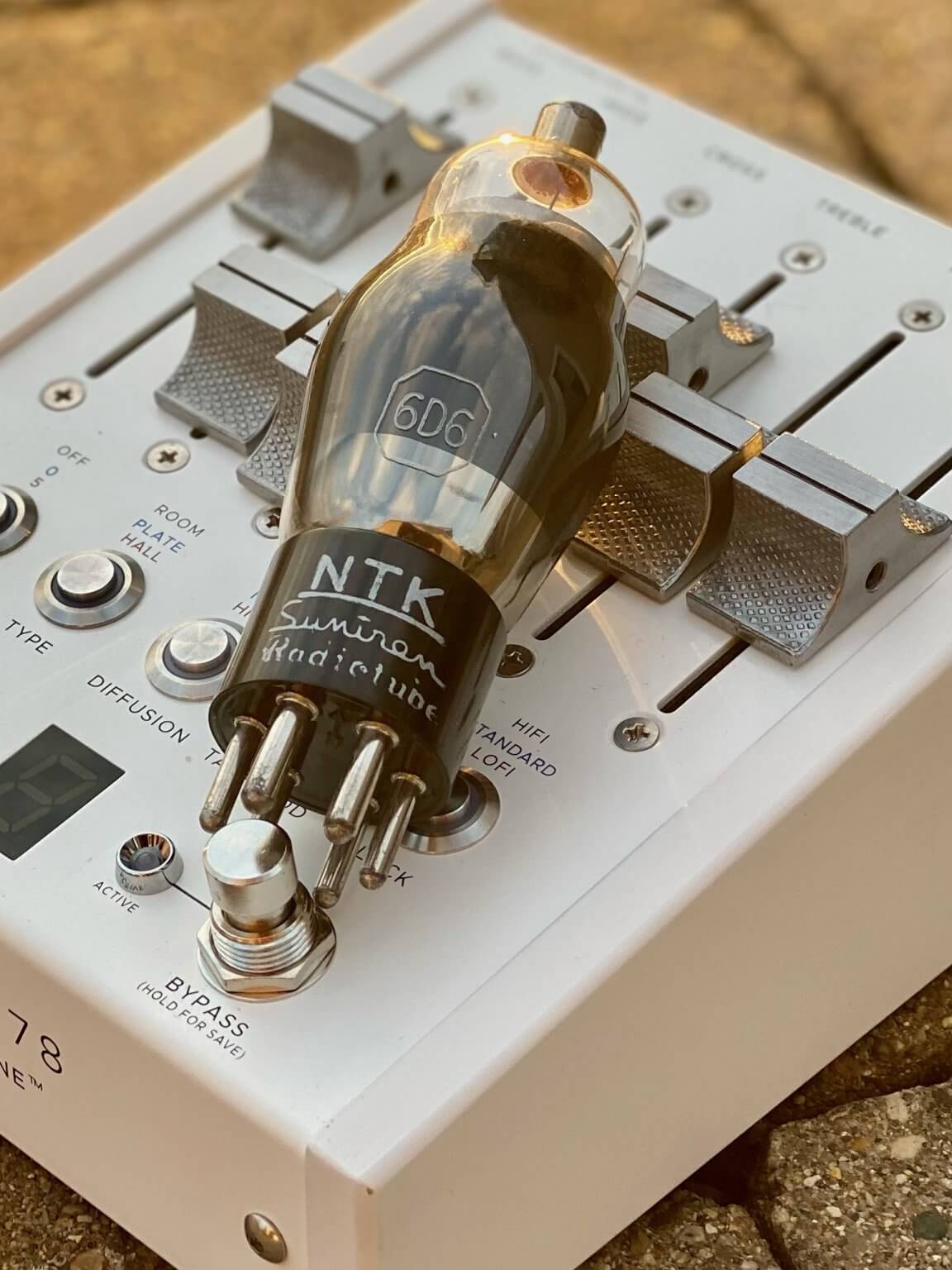 Why the Transistor Replaced the Vacuum Tube Fuzz Audio