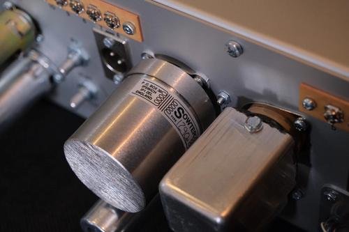 Closeup of the knobs of a VA2A leveling amp
